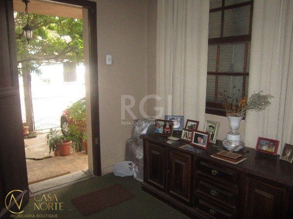 Casa à venda com 1 quarto, 137m², 1 suíte, 4 vagas, Rua Doutor Timoteo no bairro Floresta em Porto Alegre