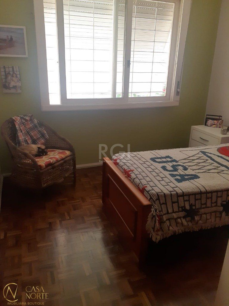 Casa à venda com 3 quartos, 300m², 1 suíte, 4 vagas, Avenida La Paz no bairro Jardim Lindóia em Porto Alegre