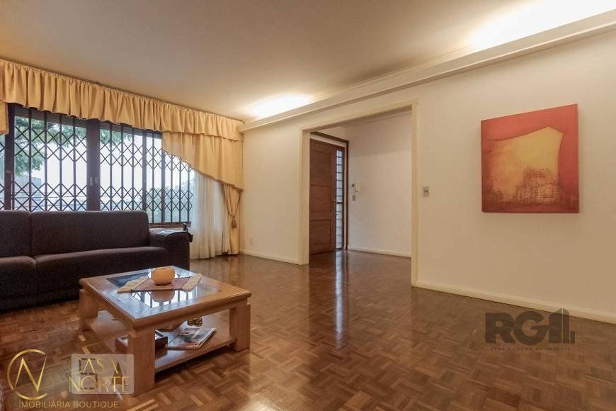 Casa à venda com 4 quartos, 329m², 1 suíte, 3 vagas, Rua João Paetzel no bairro Chácara das Pedras em Porto Alegre