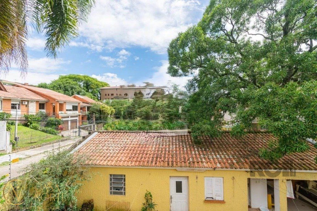 Casa à venda com 3 quartos, 200m², 1 suíte, 2 vagas, Rua Marquês de Abrantes/ Antônio Ribeiro no bairro Santo Antônio em Porto Alegre