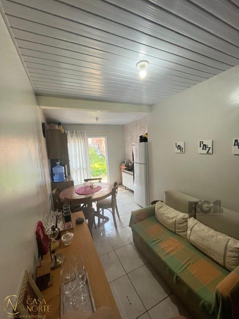 Casa à venda com 2 quartos, 49m², 1 vaga, Rua Solon Vieira Marques no bairro Restinga em Porto Alegre