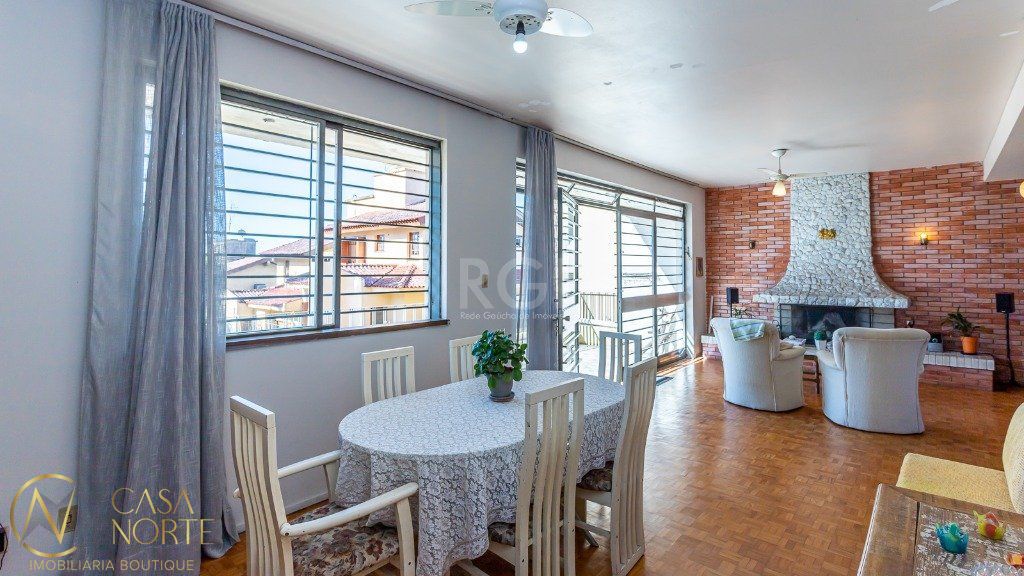 Casa à venda com 5 quartos, 500m², 1 suíte, 5 vagas, Rua Correa Lima no bairro Santa Tereza em Porto Alegre
