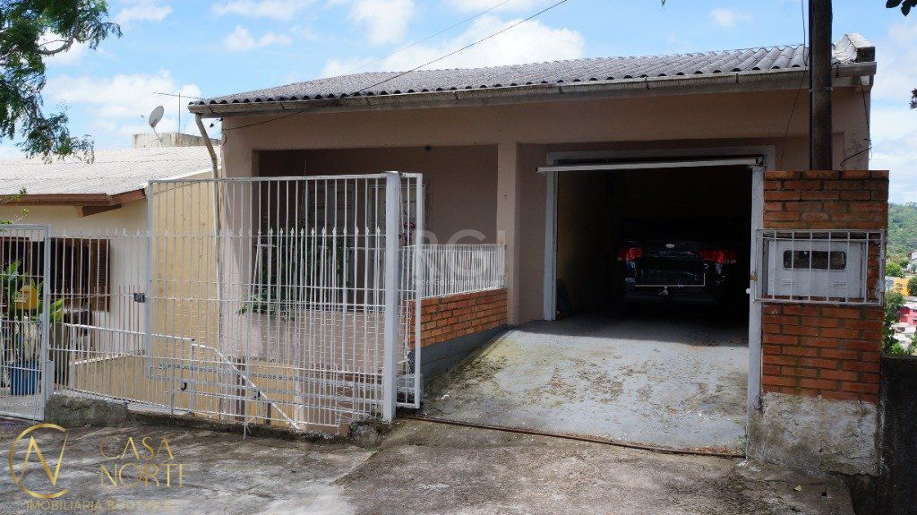 Casa à venda com 5 quartos, 280m², 1 vaga, Rua Rafael Clark no bairro Partenon em Porto Alegre