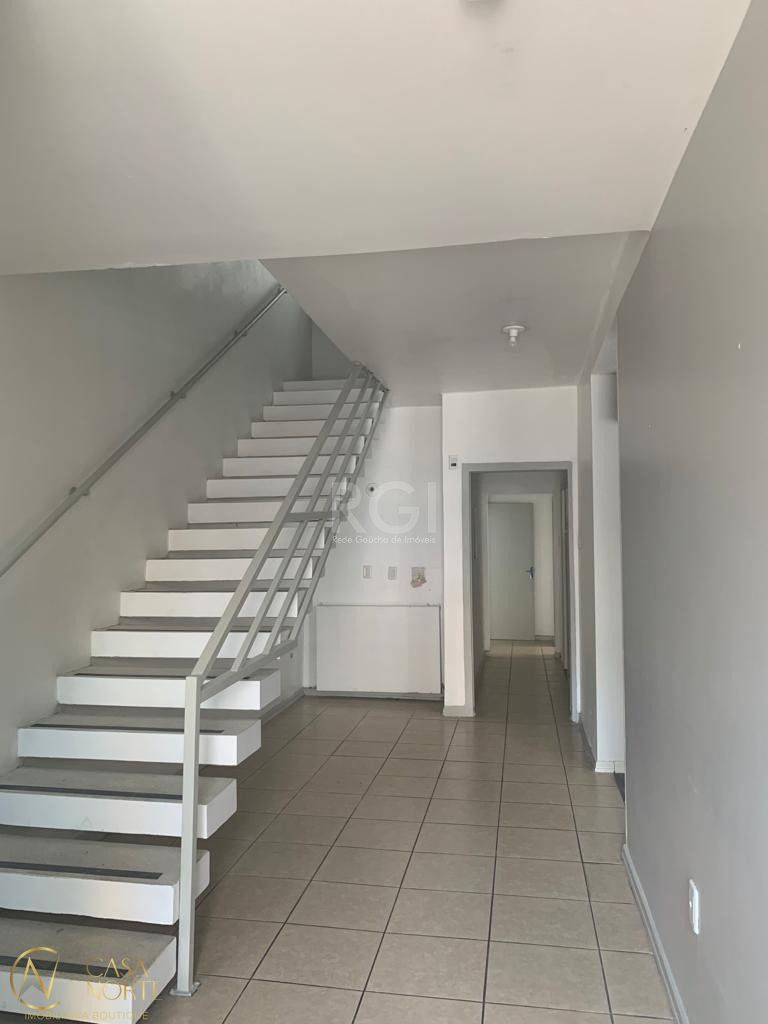 Casa Comercial à venda , 300m², Avenida Cristovao Colombo no bairro Floresta em Porto Alegre