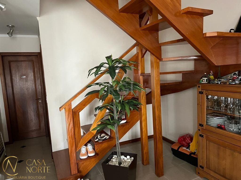 Casa à venda com 3 quartos, 274m², 1 suíte, 4 vagas, Avenida Alberto Pasqualini no bairro Jardim Sabará em Porto Alegre