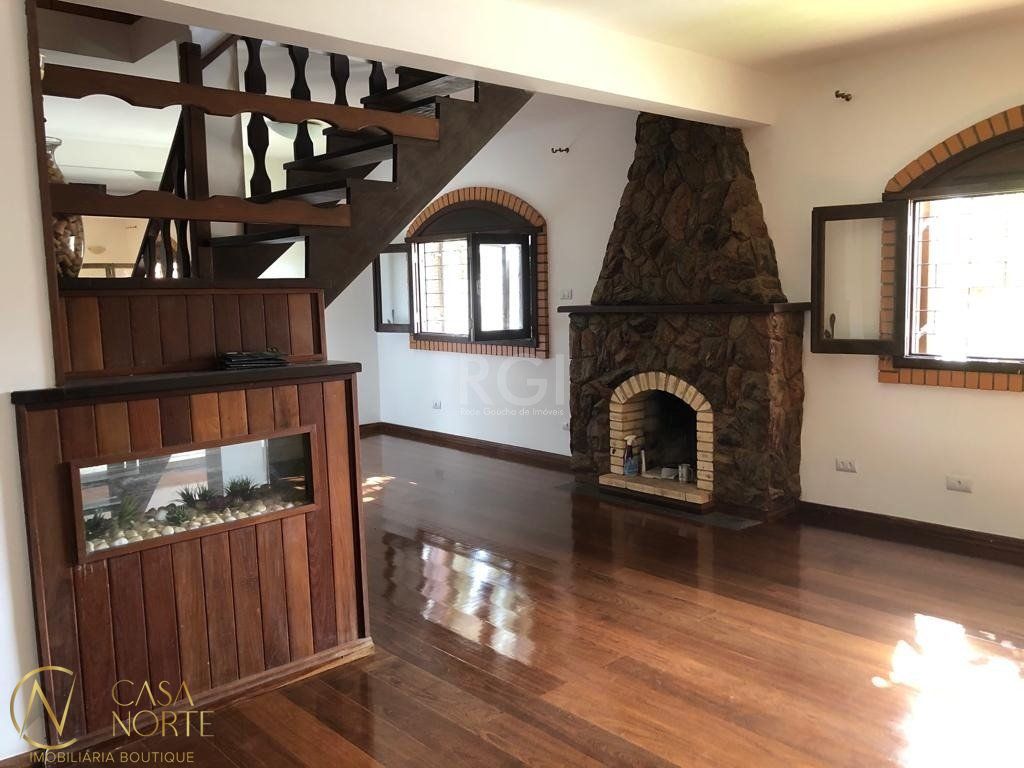 Casa à venda com 3 quartos, 326m², 2 suítes, 4 vagas, Rua Esther Esqueff da Silva no bairro Rubem Berta em Porto Alegre