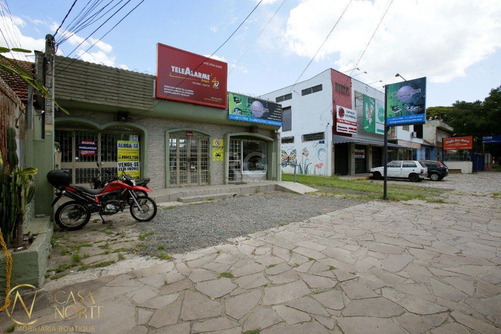 Casa à venda com 3 quartos, 350m², 3 vagas, Avenida Assis Brasil no bairro Passo da Areia em Porto Alegre