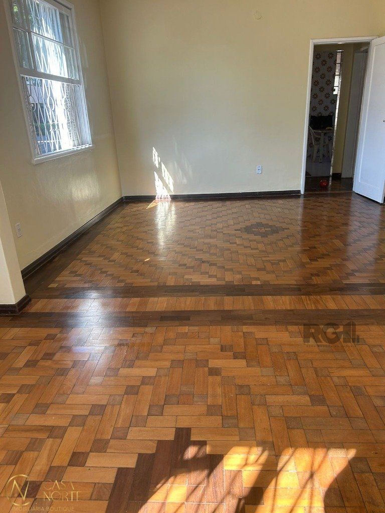 Casa à venda com 3 quartos, 120m², 2 vagas, Rua Gonçalves Ledo no bairro Partenon em Porto Alegre