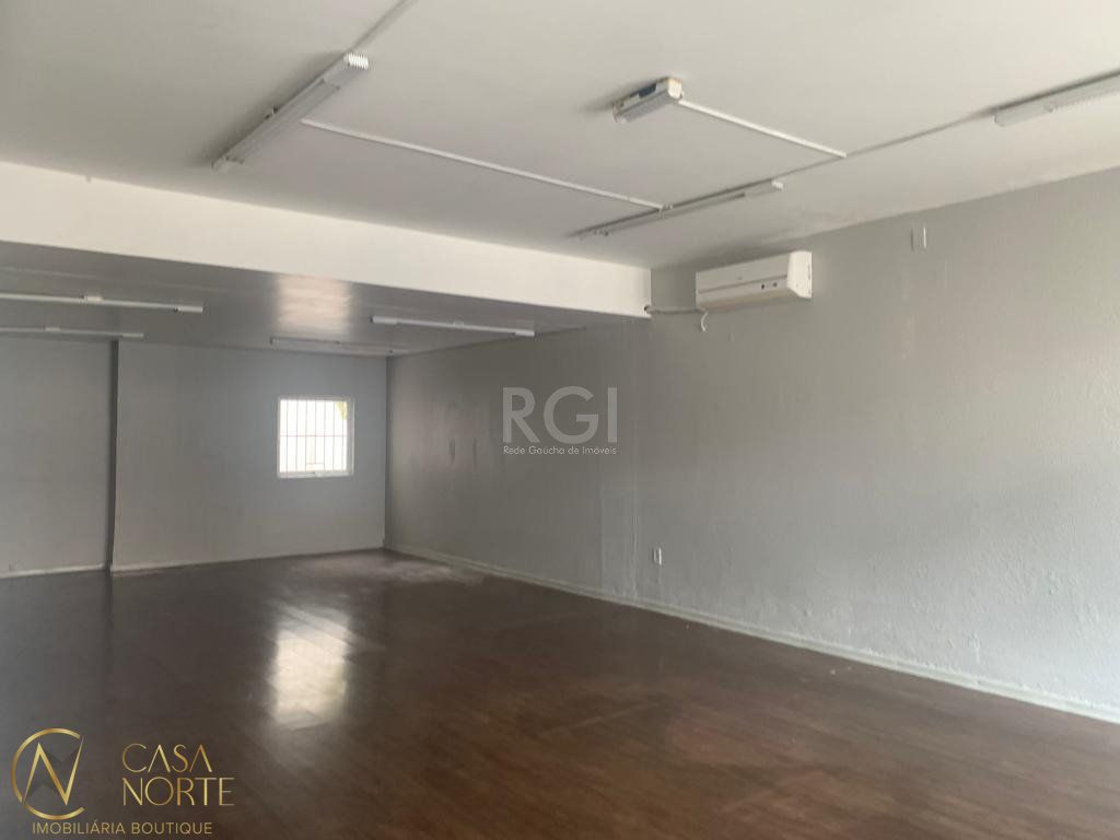 Casa Comercial à venda , 300m², Avenida Cristovao Colombo no bairro Floresta em Porto Alegre
