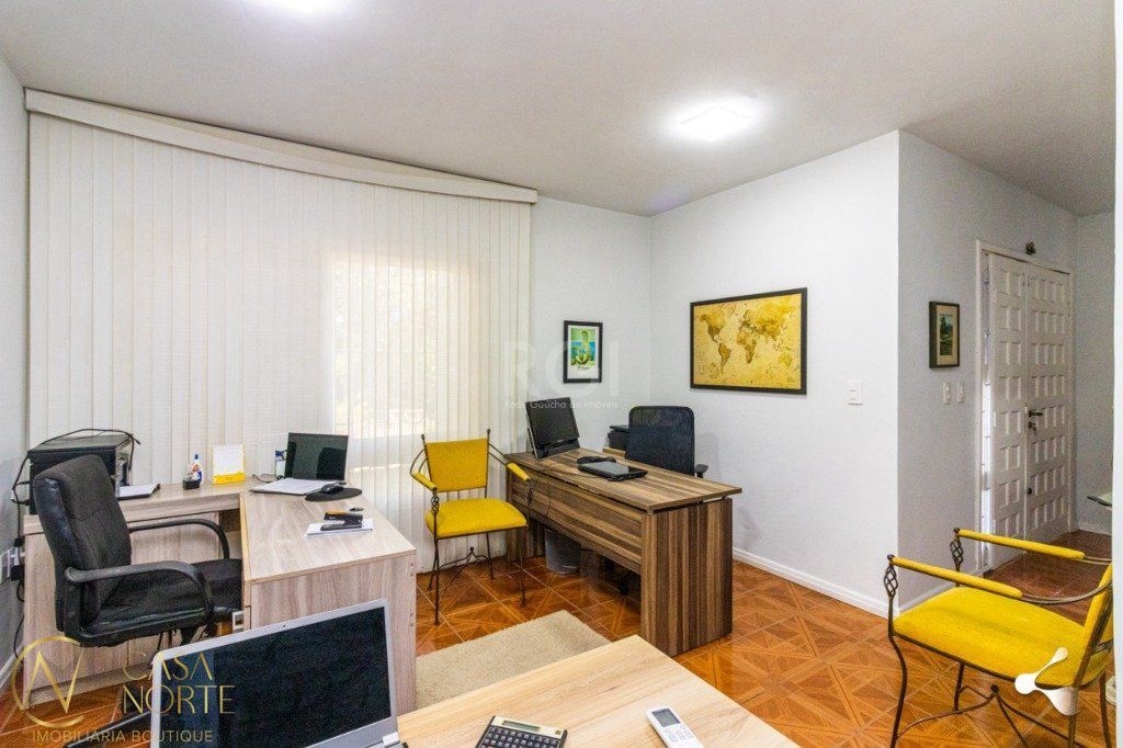 Casa à venda com 3 quartos, 215m², 1 suíte, 4 vagas, Rua Professor Leopoldo Tietbohl no bairro Jardim Itu em Porto Alegre