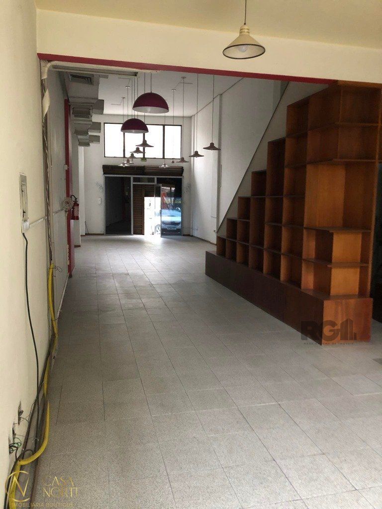 Loja à venda , 131m², Avenida Cristóvão Colombo no bairro Floresta em Porto Alegre
