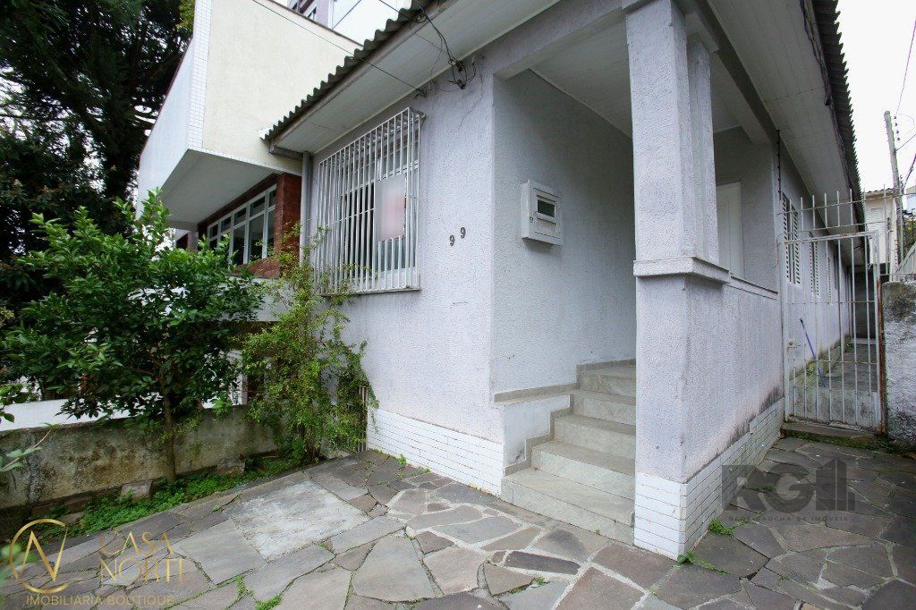 Casa à venda com 2 quartos, 95m², 1 vaga, Avenida General Barreto Viana no bairro Chácara das Pedras em Porto Alegre