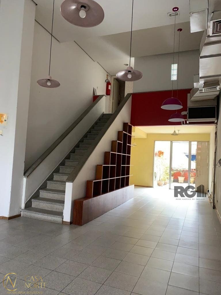 Loja à venda , 131m², Avenida Cristóvão Colombo no bairro Floresta em Porto Alegre