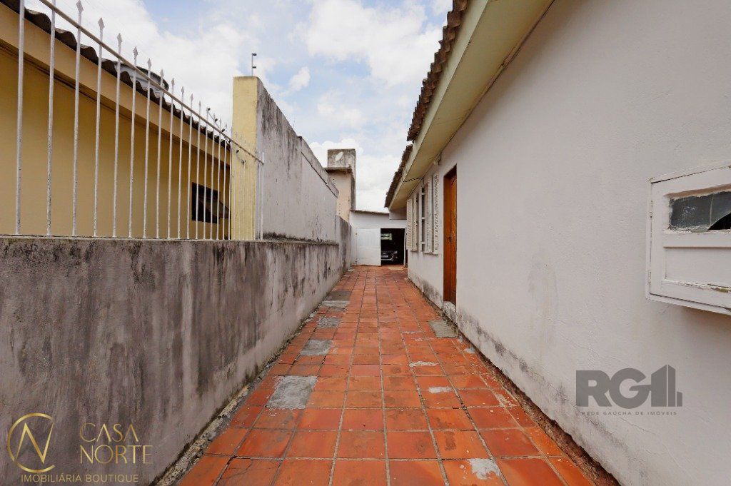 Casa à venda com 3 quartos, 128m², 1 suíte, 2 vagas, Rua Lila Ripoll no bairro Sarandi em Porto Alegre