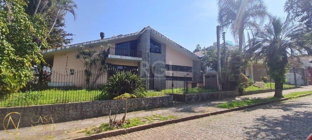Casa à venda com 4 quartos, 400m², 1 suíte, 4 vagas, Avenida Montreal no bairro Jardim Lindóia em Porto Alegre