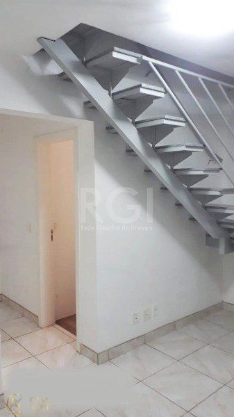 Cobertura à venda com 2 quartos, 93m², 1 suíte, 1 vaga, Rua Engenheiro Sadi Castro no bairro Sarandi em Porto Alegre