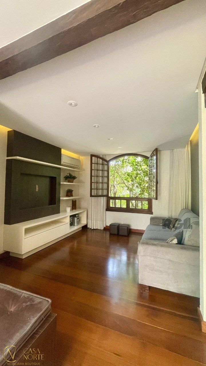 Casa de Condomínio à venda com 3 quartos, 300m², 1 suíte, 5 vagas, Avenida Cai no bairro Cristal em Porto Alegre
