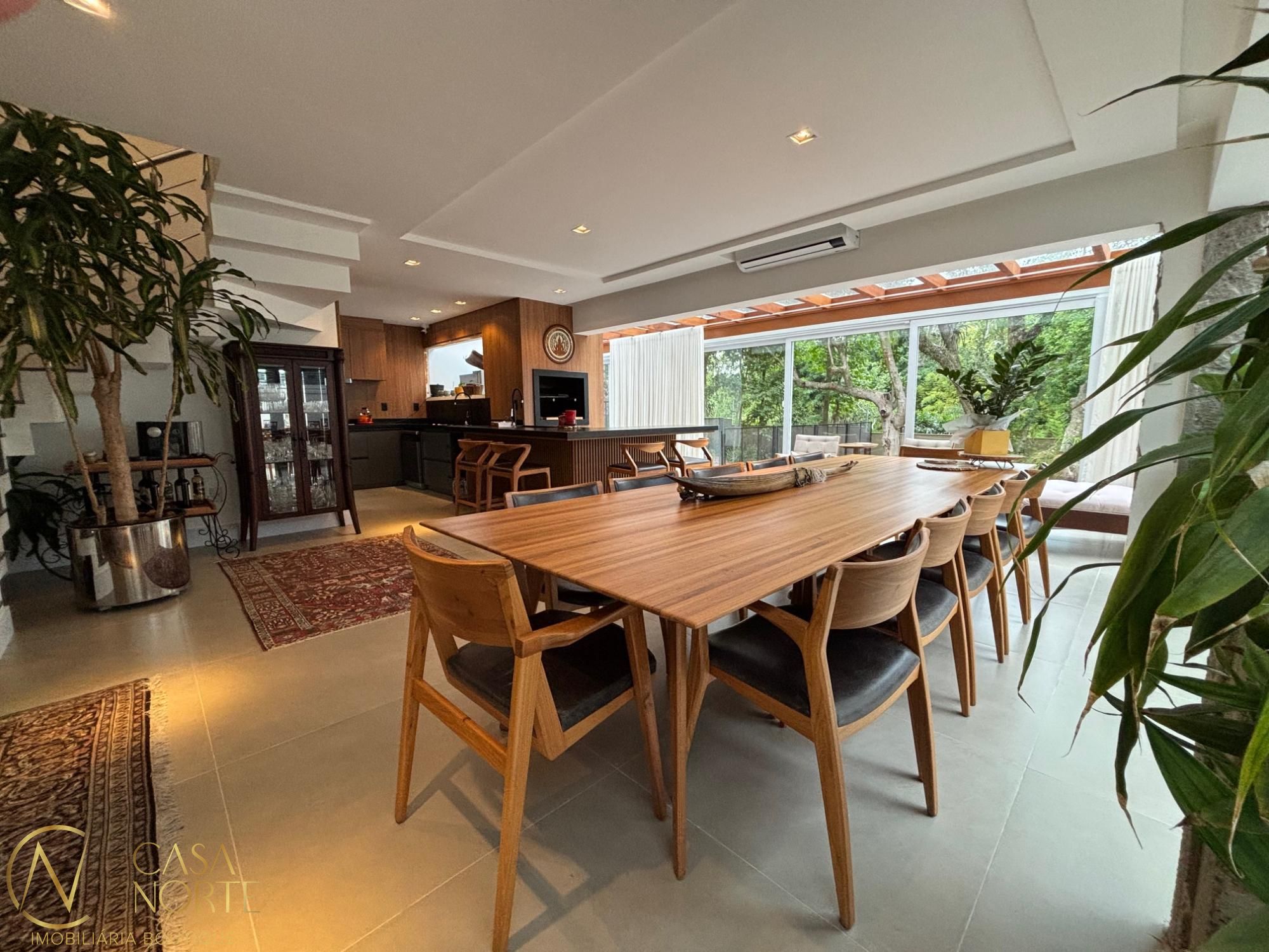 Casa de Condomínio à venda com 3 quartos, 295m², 4 suítes, 2 vagas, Avenida Coronel Marcos no bairro Pedra Redonda em Porto Alegre