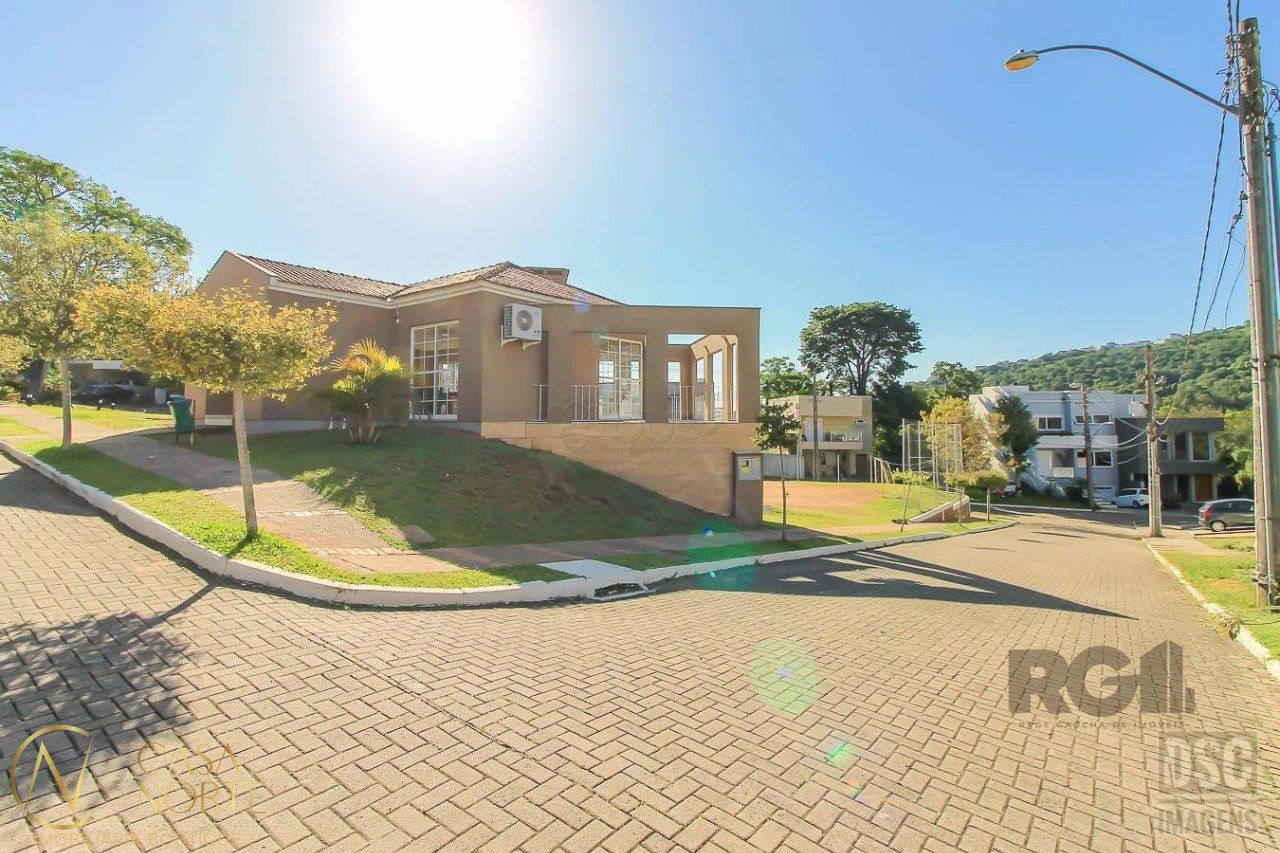 Casa de Condomínio à venda com 3 quartos, 200m², 1 suíte, 2 vagas, Rua Adriano Pereira da Silva no bairro Vila Nova em Porto Alegre