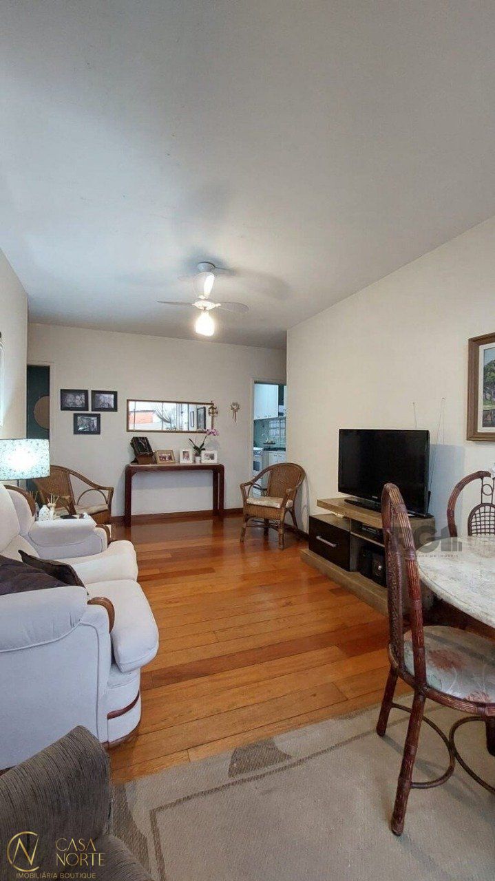 Apartamento à venda com 3 quartos, 104m², 1 suíte, 1 vaga, Rua Comendador Rodolfo Gomes no bairro Menino Deus em Porto Alegre