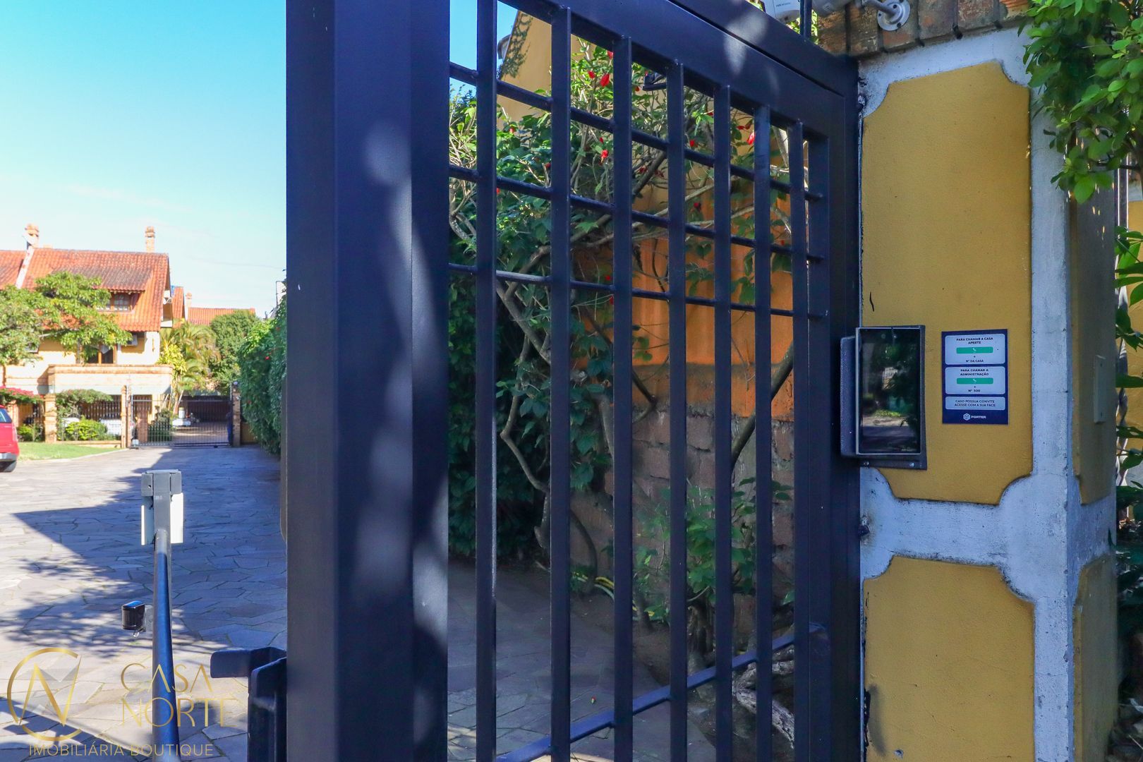 Casa de Condomínio à venda com 4 quartos, 171m², 1 suíte, 2 vagas, Avenida Coronel Marcos no bairro Pedra Redonda em Porto Alegre