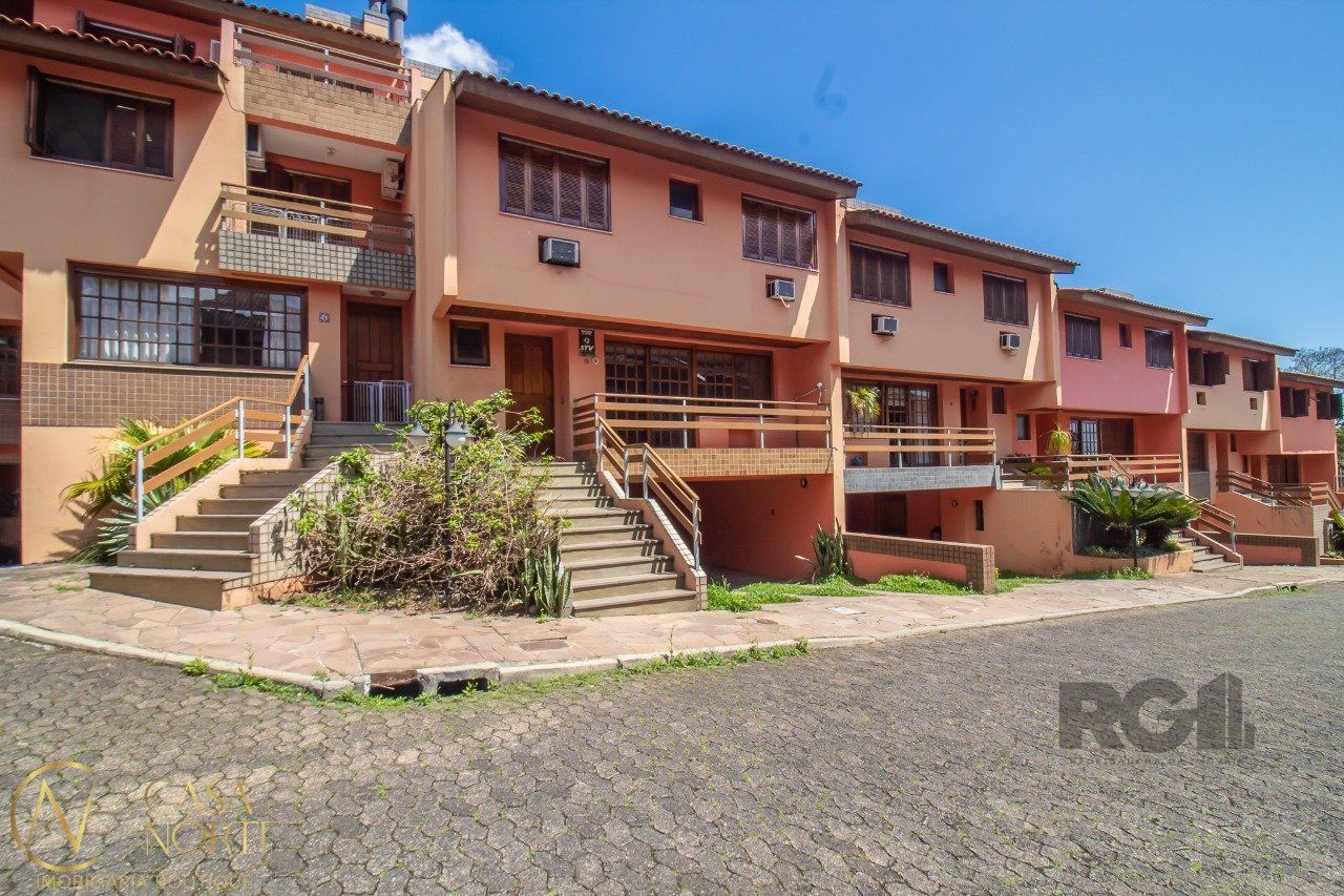 Casa de Condomínio à venda com 3 quartos, 286m², 1 suíte, 4 vagas, Rua Dona Ondina no bairro Menino Deus em Porto Alegre
