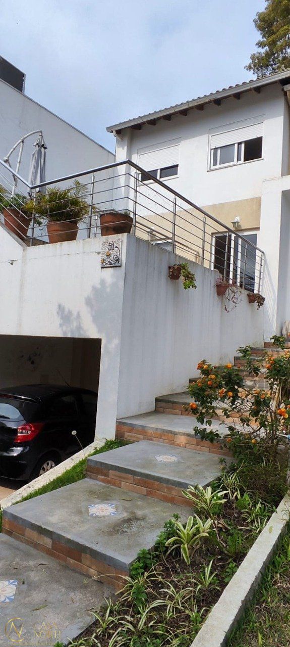 Casa de Condomínio à venda com 2 quartos, 185m², 2 suítes, 4 vagas, Rua Adriano Pereira da Silva no bairro Vila Nova em Porto Alegre