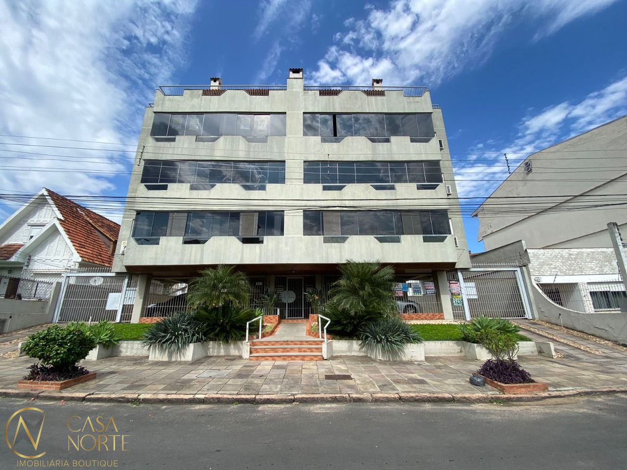 Cobertura à venda com 3 quartos, 198m², 1 suíte, 2 vagas, Rua Aparício Mariense no bairro Passo da Areia em Porto Alegre