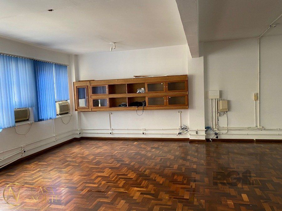 Sala Comercial à venda , 89m², Rua Vigário José Inácio no bairro Centro Histórico em Porto Alegre