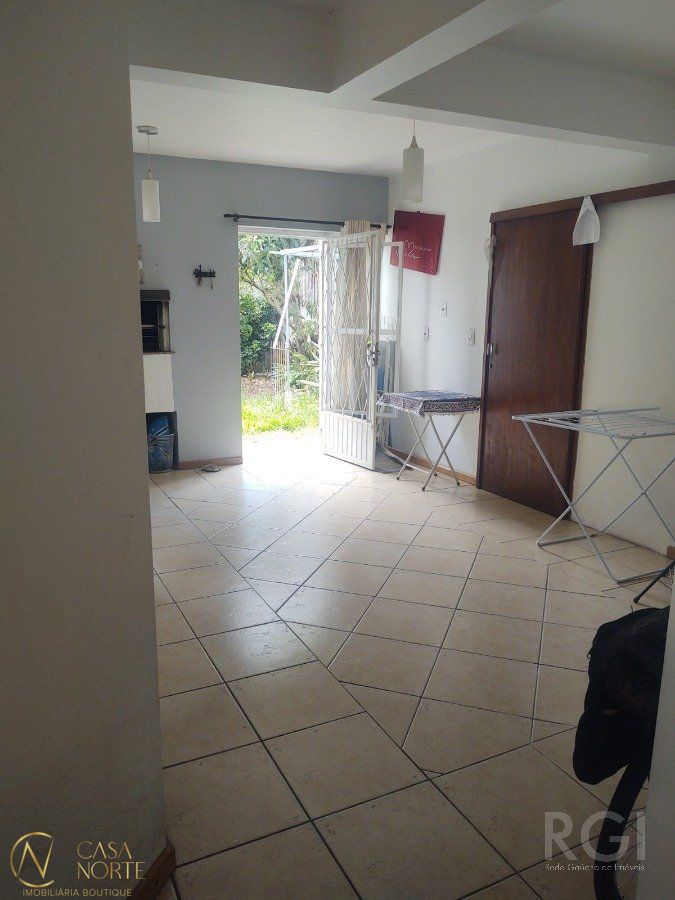 Casa à venda com 2 quartos, 120m², 4 vagas, Travessa Chateaubriand no bairro Passo das Pedras em Porto Alegre