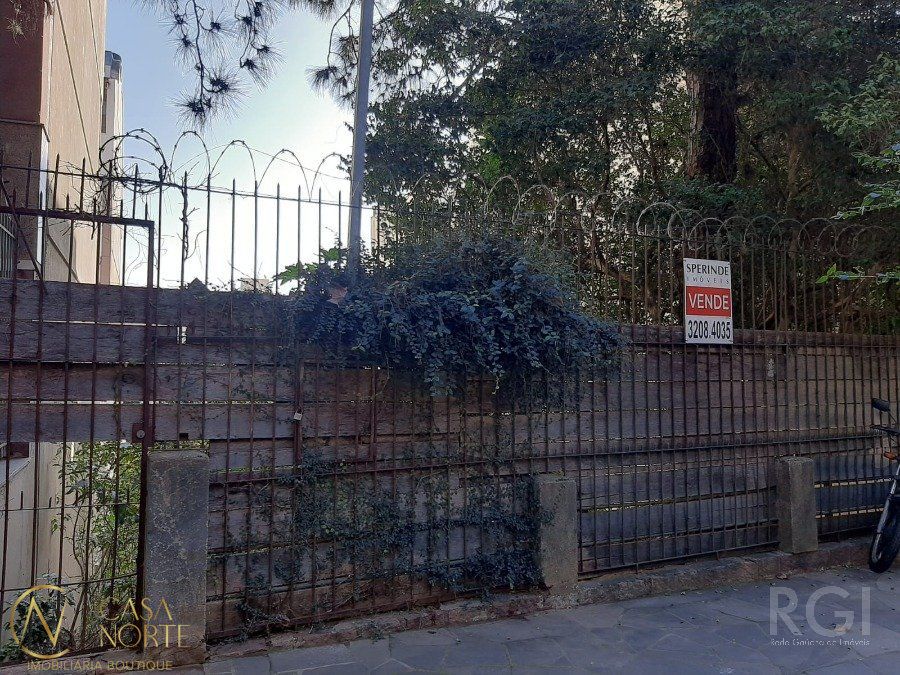 Terreno à venda  com 418m², Rua Coronel Paulino Teixeira no bairro Rio Branco em Porto Alegre