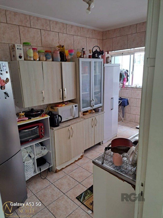 Apartamento à venda com 3 quartos, 95m², 1 suíte, 1 vaga, Rua Bezerra de Menezes no bairro Passo da Areia em Porto Alegre