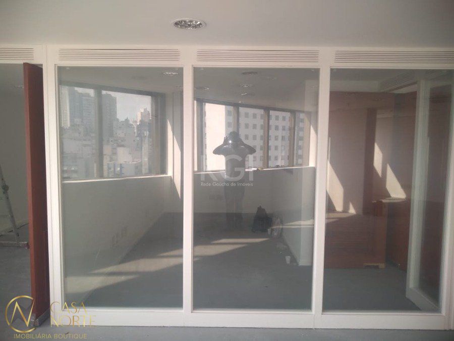 Sala Comercial à venda com 6 quartos, 660m², 12 vagas, Avenida Loureiro da Silva no bairro Cidade Baixa em Porto Alegre