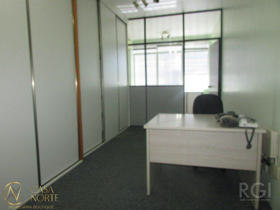 Sala Comercial à venda com 1 quarto, 32m², Avenida Ijui no bairro Petrópolis em Porto Alegre