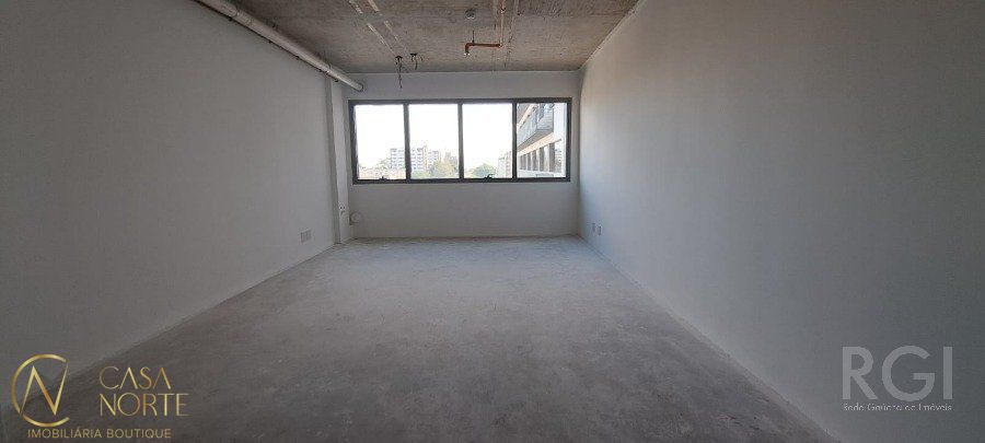 Sala Comercial à venda , 36m², Avenida Assis Brasil no bairro Cristo Redentor em Porto Alegre