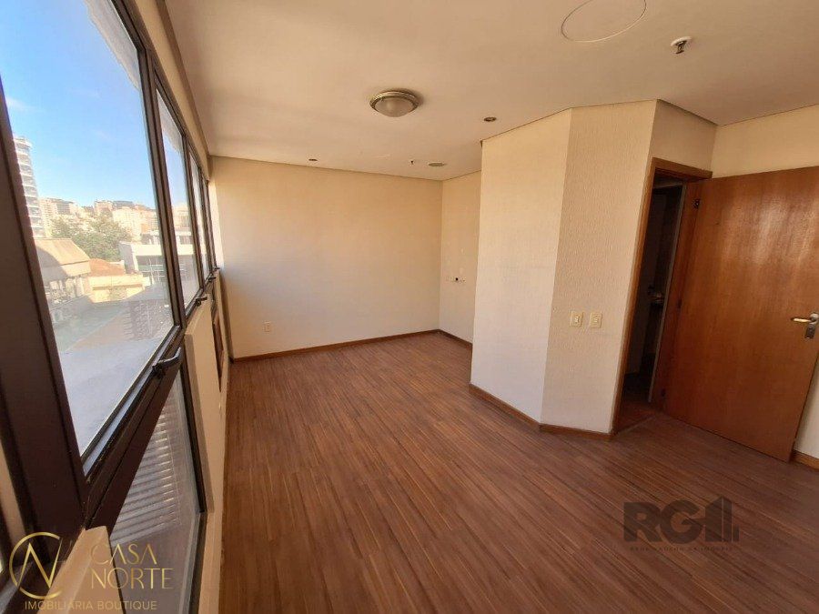 Sala Comercial à venda , 30m², Rua Vinte e Quatro de Outubro no bairro Moinhos de Vento em Porto Alegre