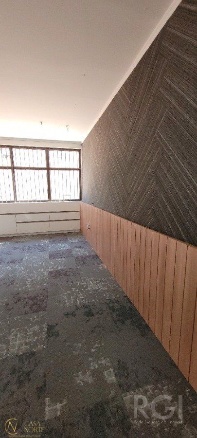 Sala Comercial à venda com 2 quartos, 43m², Rua Vinte e Quatro de Outubro no bairro Moinhos de Vento em Porto Alegre
