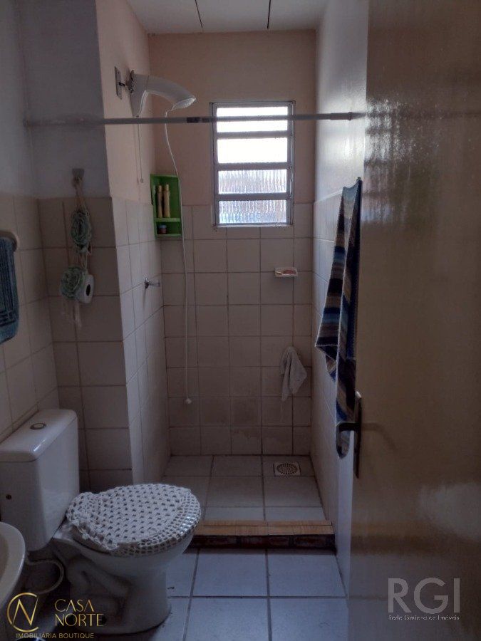 Casa à venda com 2 quartos, 55m², 1 vaga, Rua Atilio Supertti no bairro Vila Nova em Porto Alegre