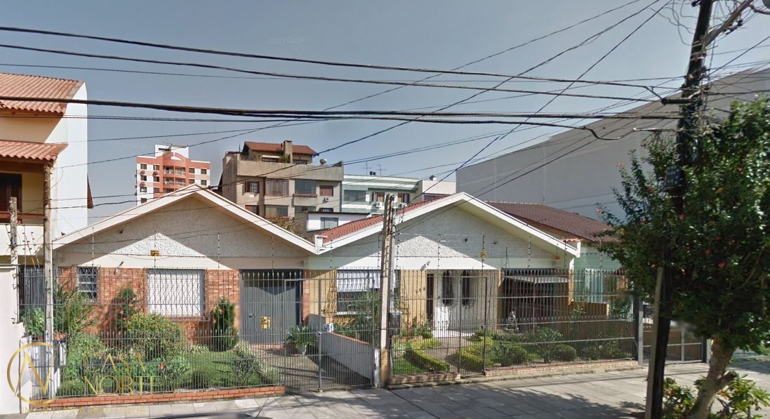 Casa à venda com 3 quartos, 300m², 1 suíte, 3 vagas, Rua Fernando Cortez no bairro Cristo Redentor em Porto Alegre