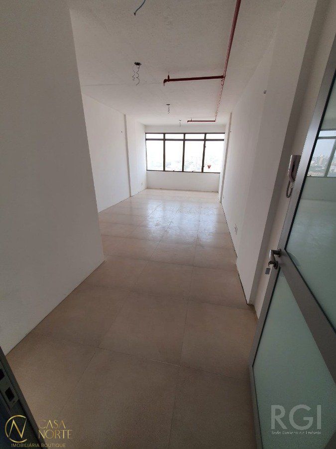 Sala Comercial à venda , 47m², 1 vaga, Rua Santos Dumont no bairro Floresta em Porto Alegre