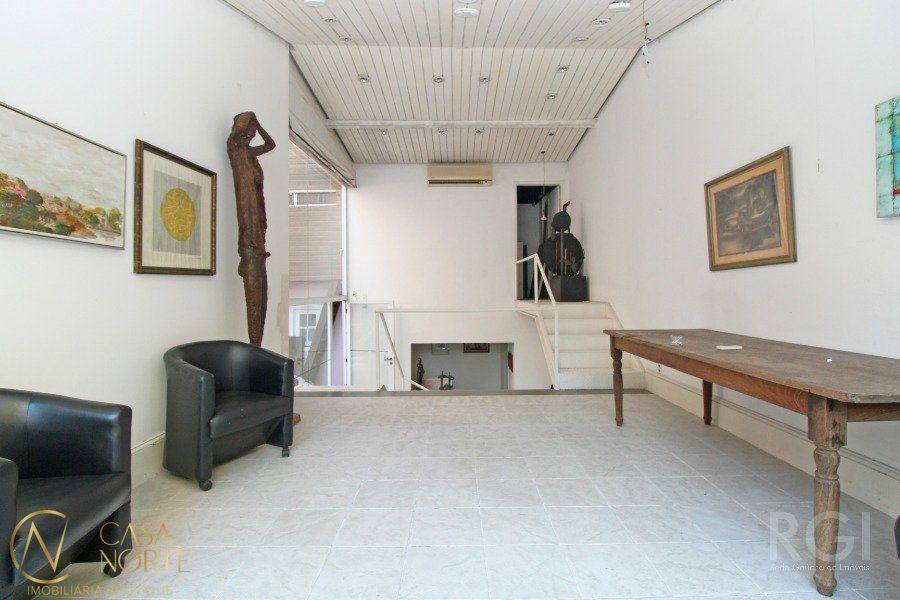Casa à venda com 4 quartos, 437m², 1 suíte, 3 vagas, Rua Luciana de Abreu no bairro Moinhos de Vento em Porto Alegre
