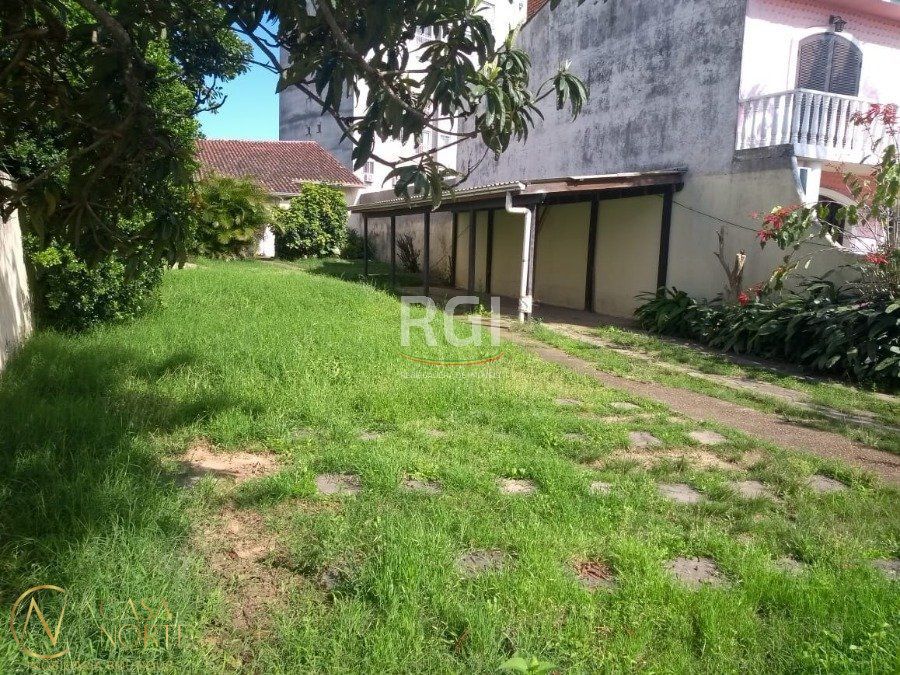 Terreno à venda com 2 quartos, 300m², 4 vagas, Rua Pedro Boticario no bairro Glória em Porto Alegre