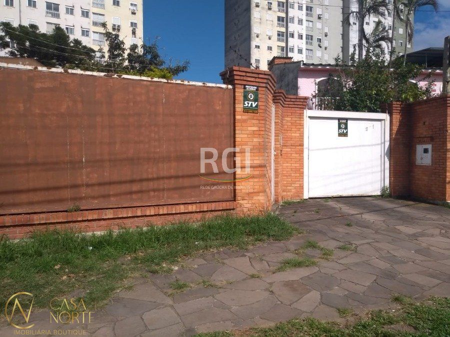 Terreno à venda com 2 quartos, 300m², 4 vagas, Rua Pedro Boticario no bairro Glória em Porto Alegre