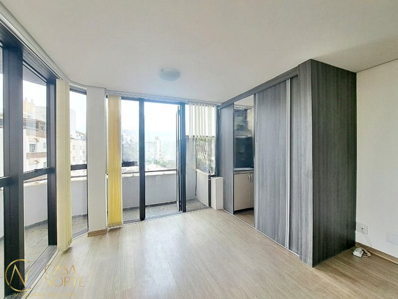 Sala Comercial à venda , 28m², Avenida Érico Veríssimo no bairro Menino Deus em Porto Alegre