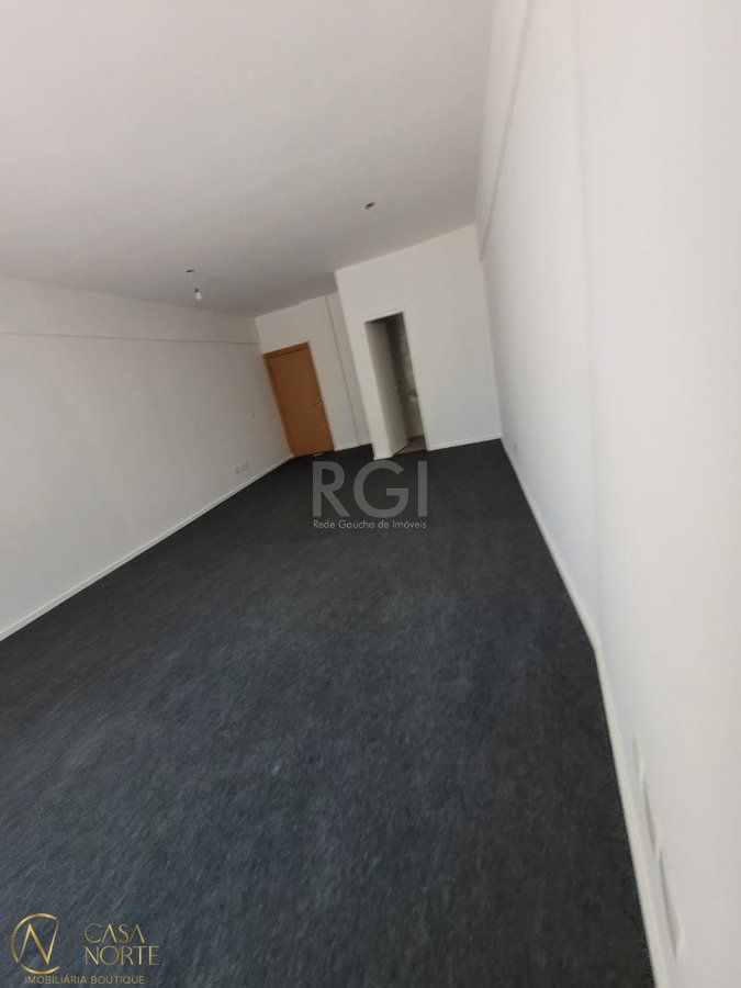 Sala Comercial à venda , 34m², Avenida Cristovao Colombo no bairro Floresta em Porto Alegre
