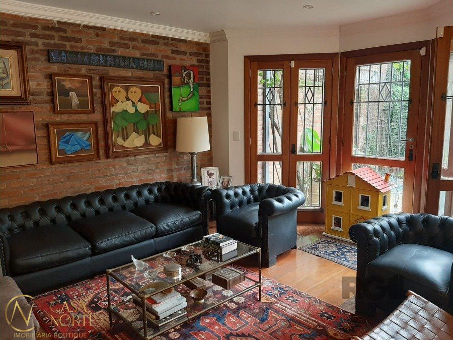 Casa à venda com 3 quartos, 350m², 3 suítes, 4 vagas, Rua São Leopoldo no bairro Vila Jardim em Porto Alegre