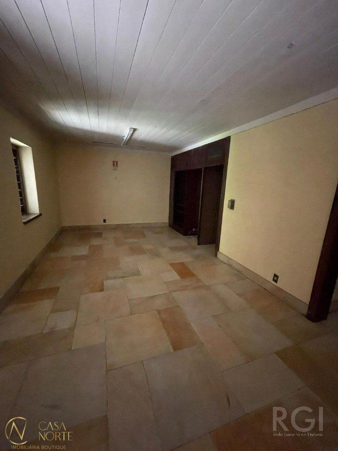 Casa à venda com 5 quartos, 500m², 3 suítes, Avenida Guaiba no bairro Vila Assunção em Porto Alegre