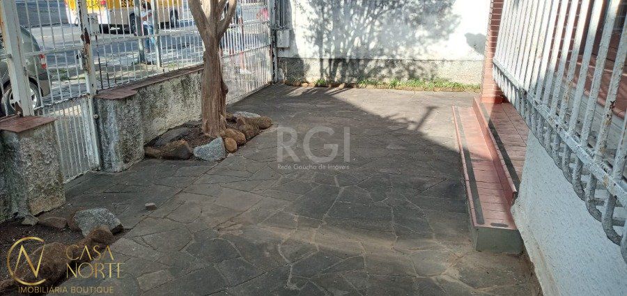 Casa à venda com 4 quartos, 200m², 4 vagas, Avenida Niteroi no bairro Medianeira em Porto Alegre