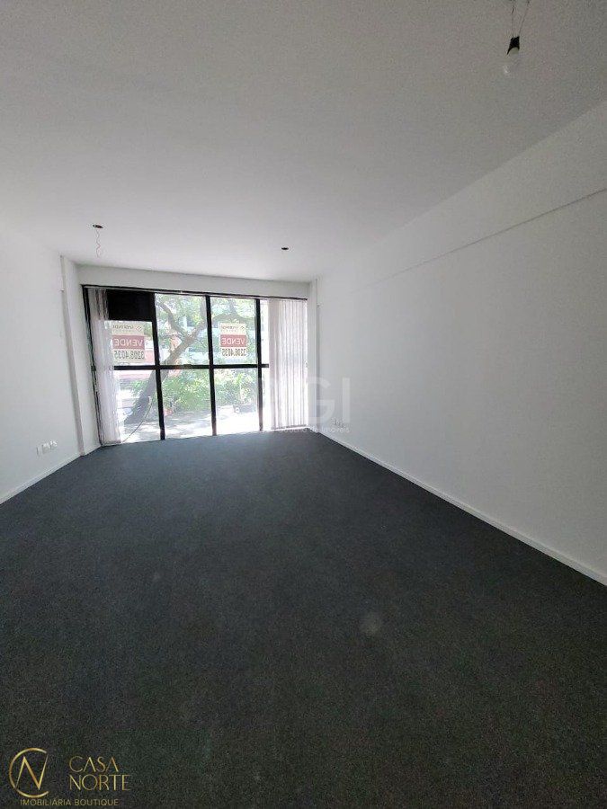 Sala Comercial à venda , 34m², Avenida Cristovao Colombo no bairro Floresta em Porto Alegre
