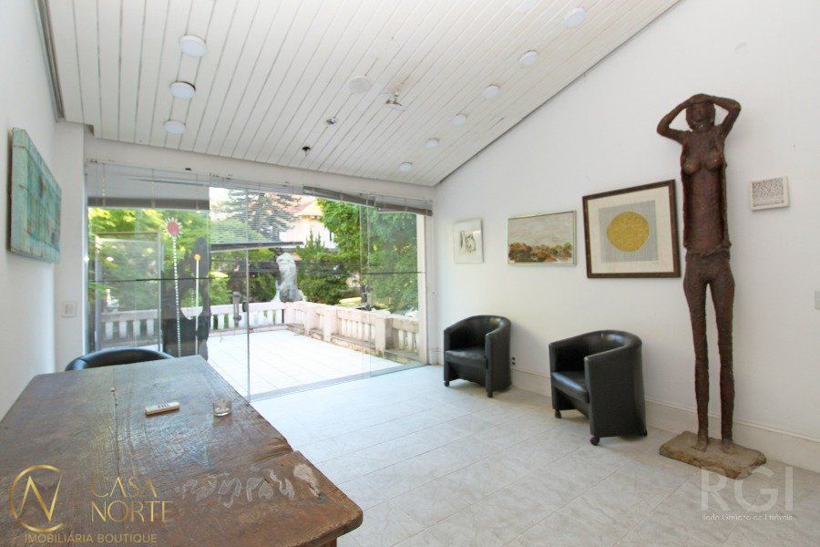 Casa à venda com 4 quartos, 437m², 1 suíte, 3 vagas, Rua Luciana de Abreu no bairro Moinhos de Vento em Porto Alegre